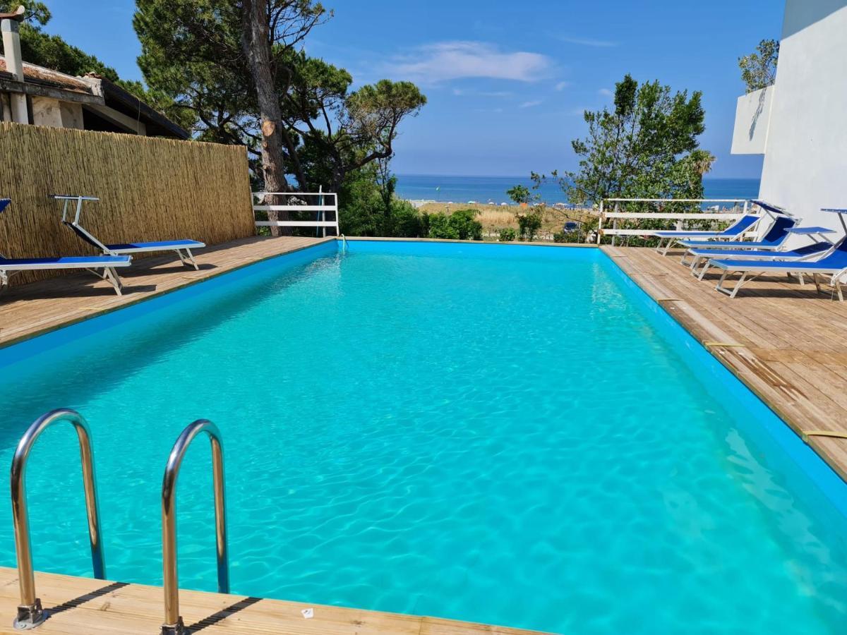 Hotel Artemide Mare Paestum Exterior foto