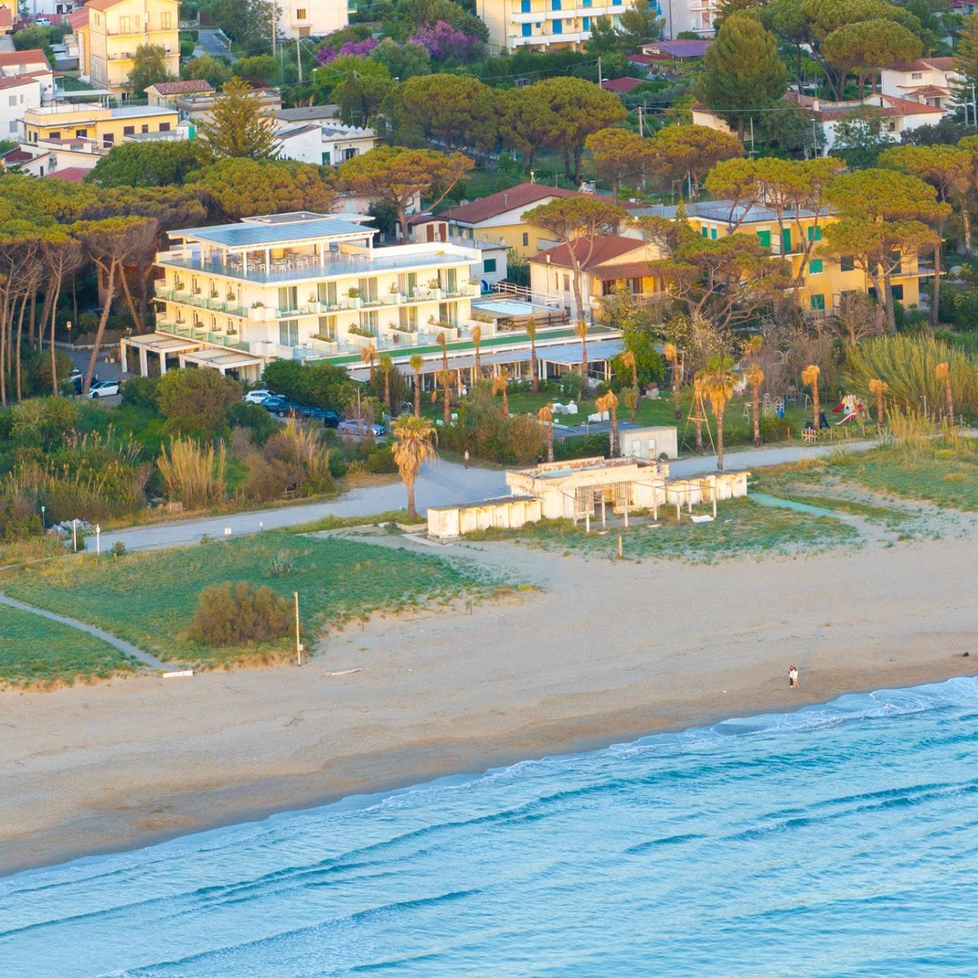 Hotel Artemide Mare Paestum Exterior foto